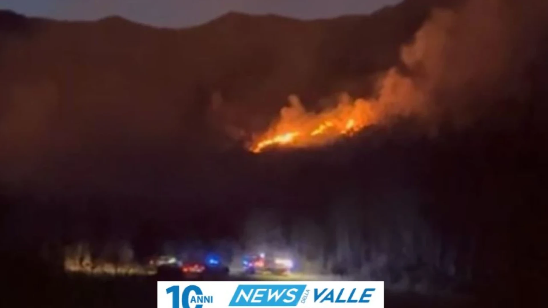 Castel Di Sangro : vasto incendio divampato in località "Colle". Operazioni di spegnimento in atto. (VIDEO).